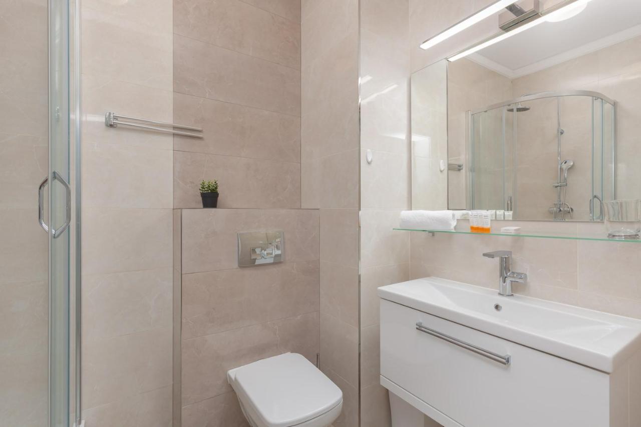Dzielna Apartment Warsaw Wola By Noclegi Renters Exterior photo